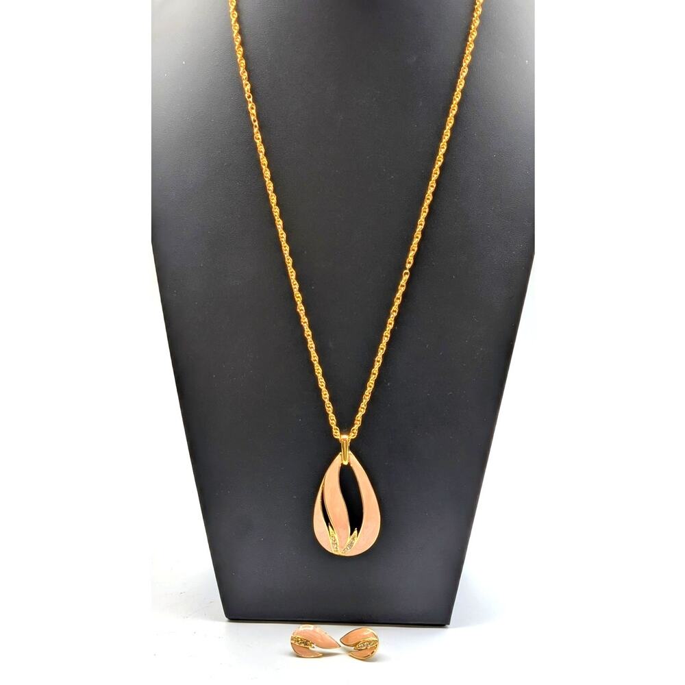 Vtg Trifari Peach Enamel Teardrop Flame Rhinestone Pendant Necklace & Earrings